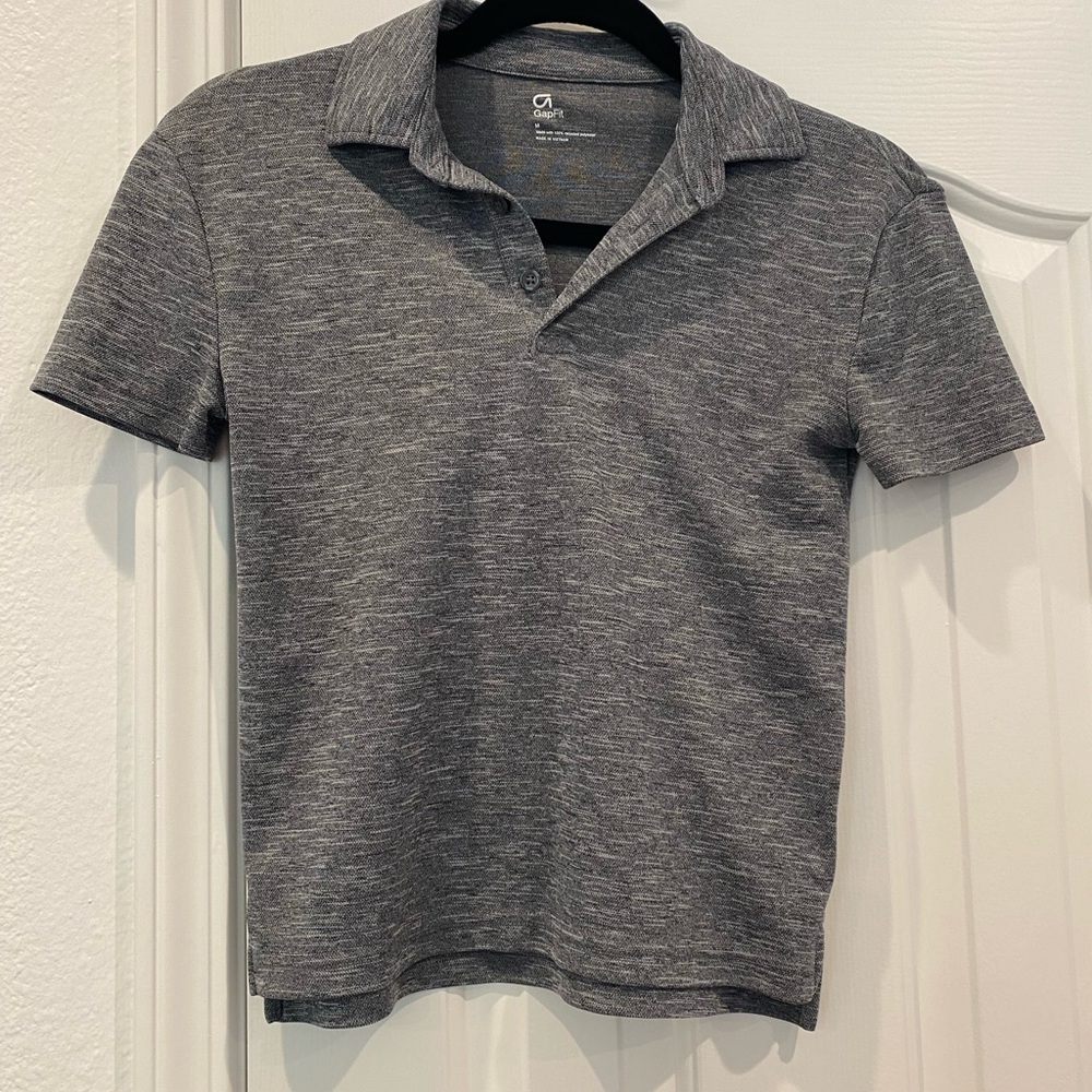 Gap boys polo. Size medium. Set of two. Black and gray